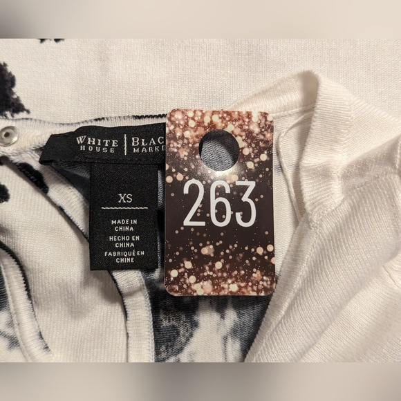 5/$25. White House Black Market Floral Print Sweater - Picture 5 of 6